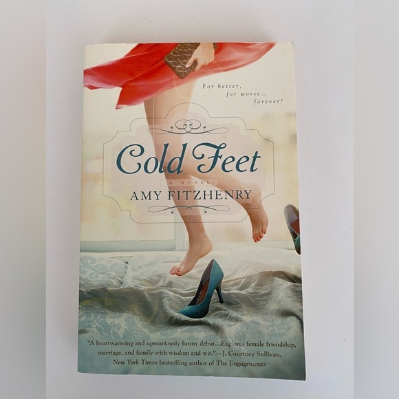 Set of 4 Assorted SoftBack Books by Popular Authors - Great for Any Book Lover - Picture 7 of 11